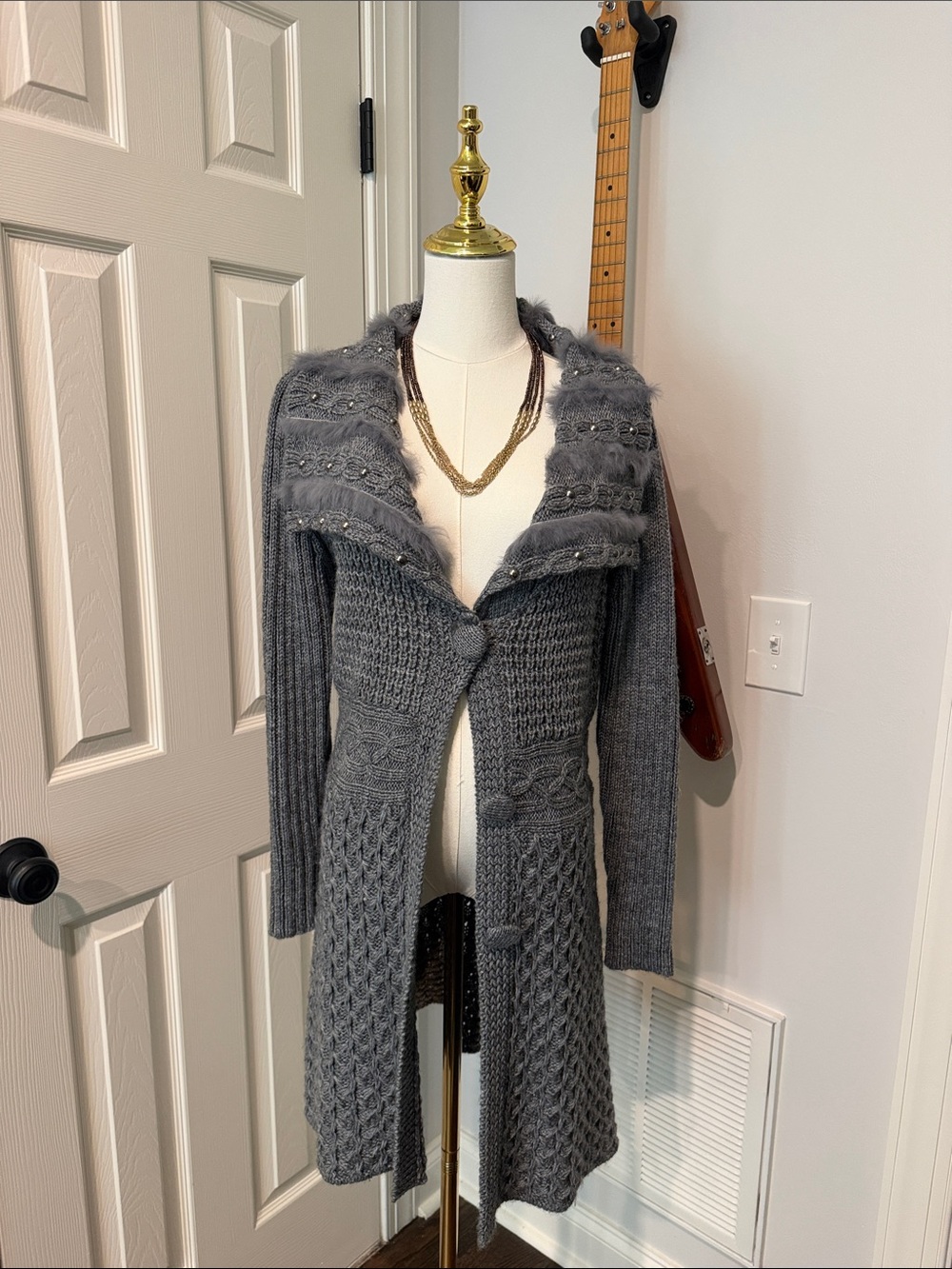Chic Gray Longline Knit Cardigan with Faux Fur Trim